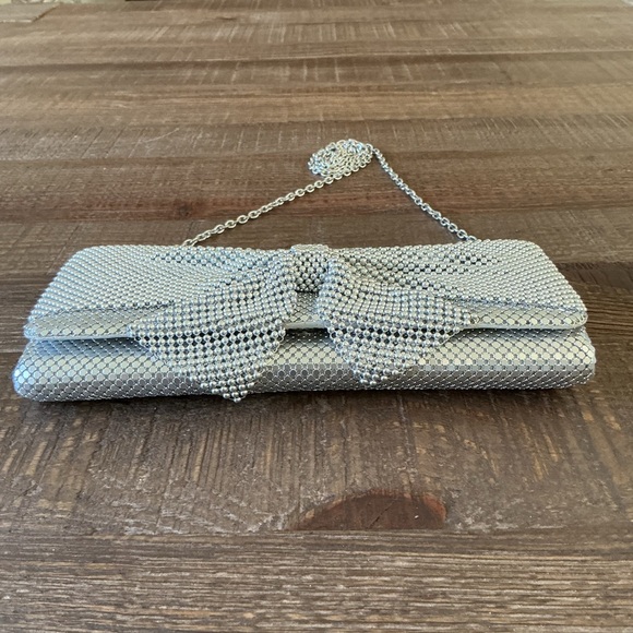 Gunne Sax Jessica McClintock Hailey Bow Clutch in silver mesh - Picture 3 of 12